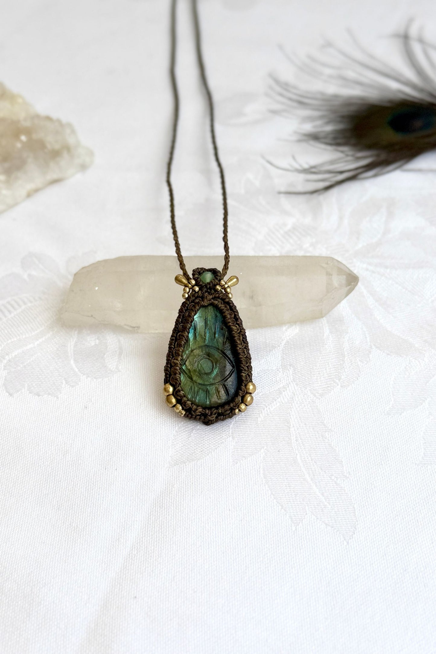 Colar Artesanal em Macrame com Labradorite Multicolor e Prehnite | Amuleto de Proteção