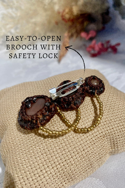 Close-up of the brooch’s easy-to-open safety lock closure, designed for secure and comfortable wear.