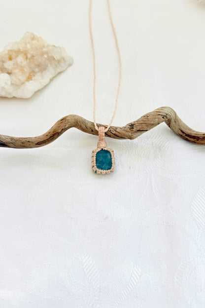 Handmade Aquamarine macramé necklace, front view of natural gemstone pendant