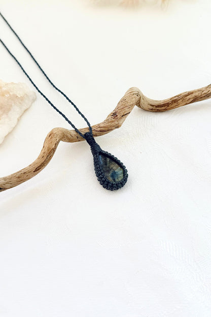 Handmade Labradorite macramé necklace, side view showing the gemstone and macramé knotting