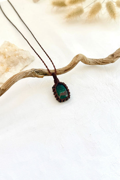 Handmade Malachite macramé necklace, side view showing the gemstone and macramé knotting
