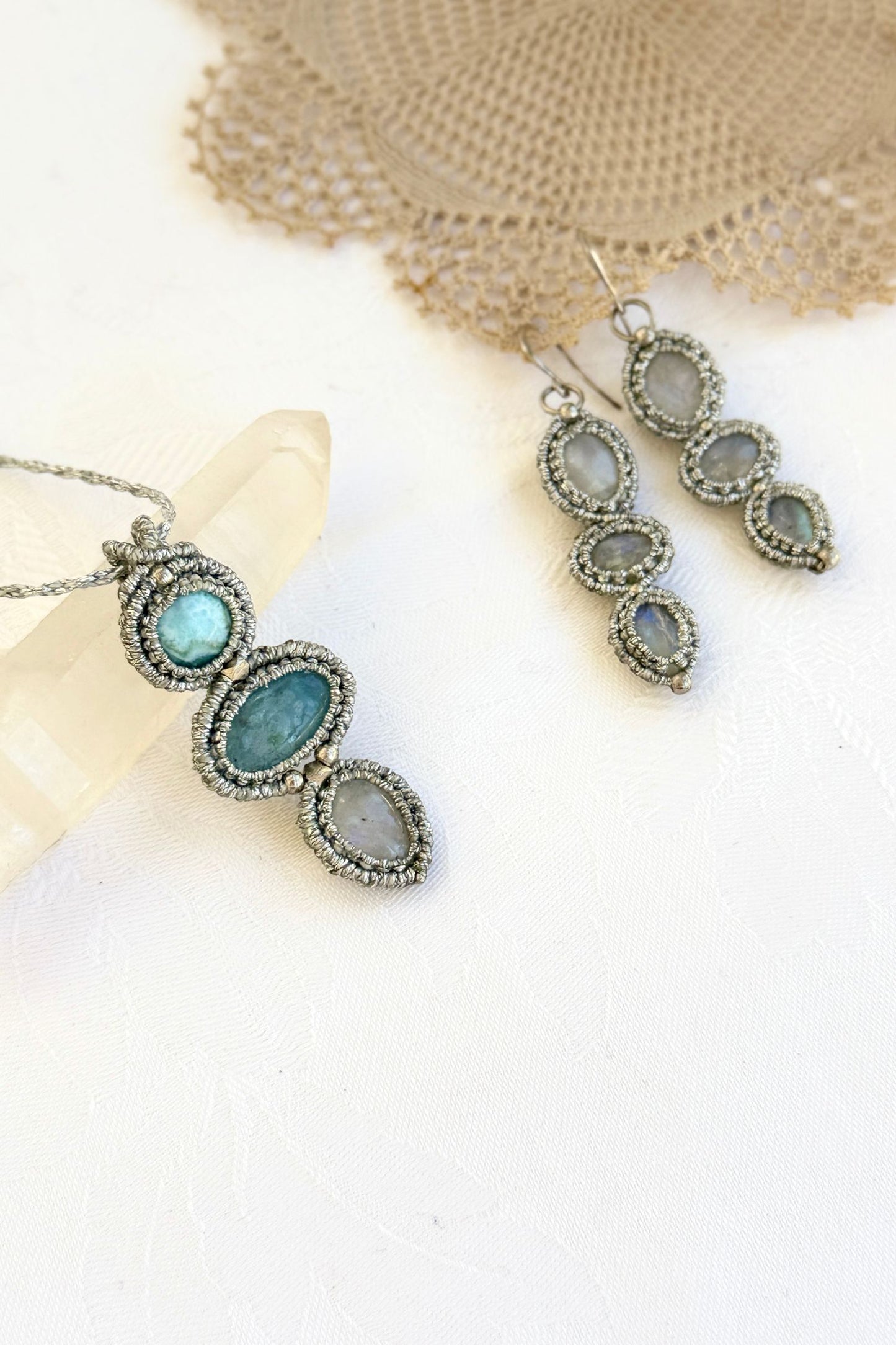 Handmade macrame Necklace and earring design set, perfect to wear together or to gift has a unique jewelry setting.