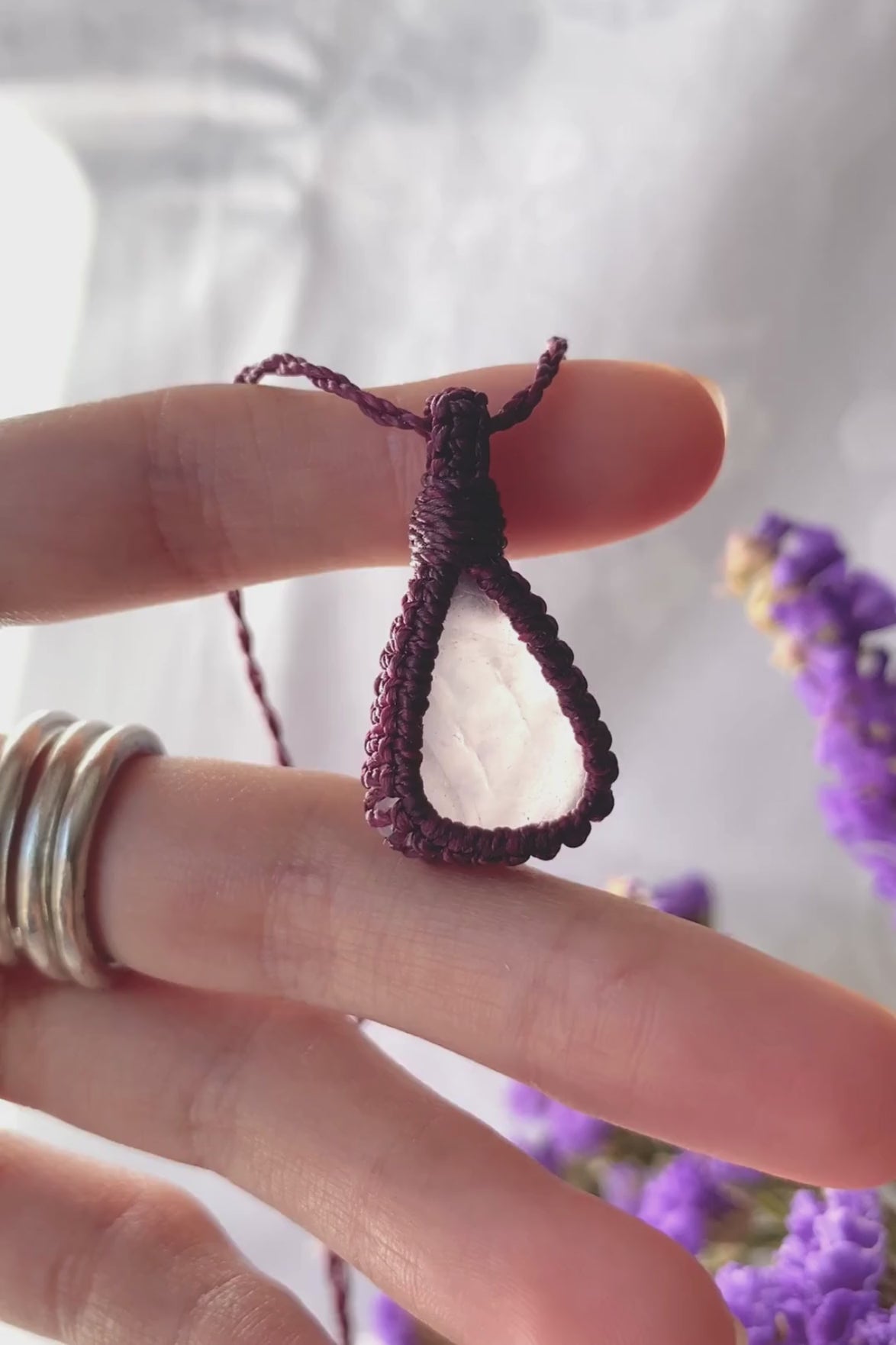 Video of a handmade rose quartz macrame necklace, highlighting the soft pink gemstone’s natural beauty and the delicate macrame craftsmanship.