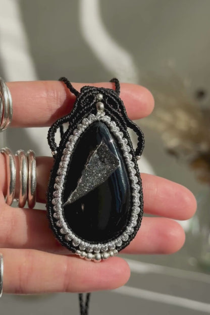 Video of a handmade Druzy Onyx macrame necklace. Displaying natural gemstone colors, light reflections, and fine macrame details.