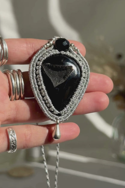 Video of a handmade Druzy Onyx macrame necklace. Displaying natural gemstone colors, light reflections, and fine macrame details.